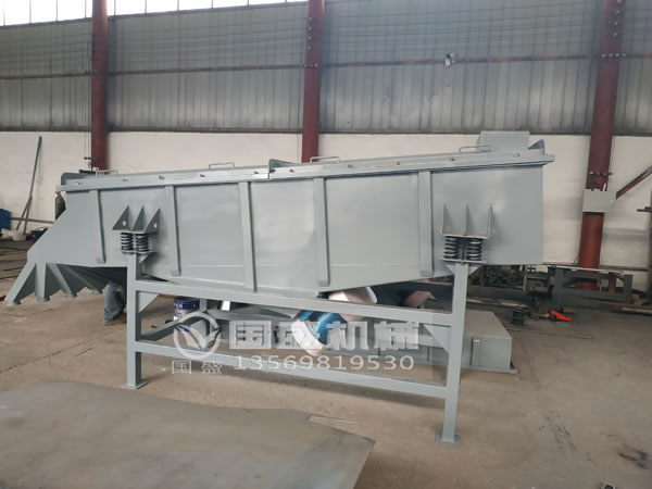 振動(dòng)篩選機(jī)給送物料 振動(dòng)篩選機(jī)給送物料